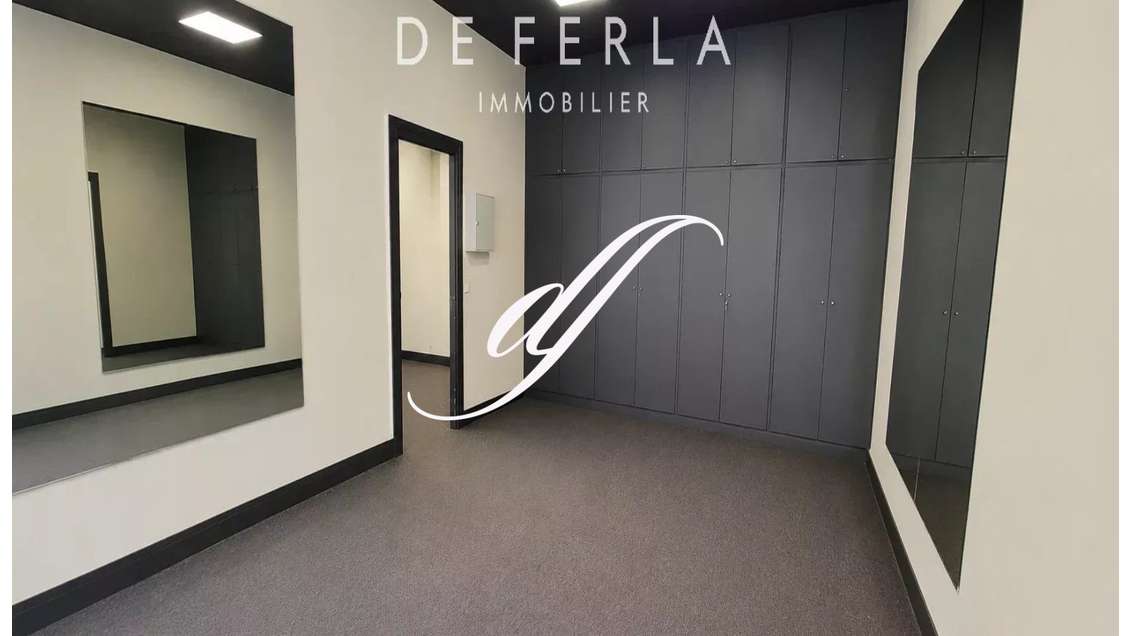 Vente bureau 56m² R+1 à Paris 8e Champs-Élysées