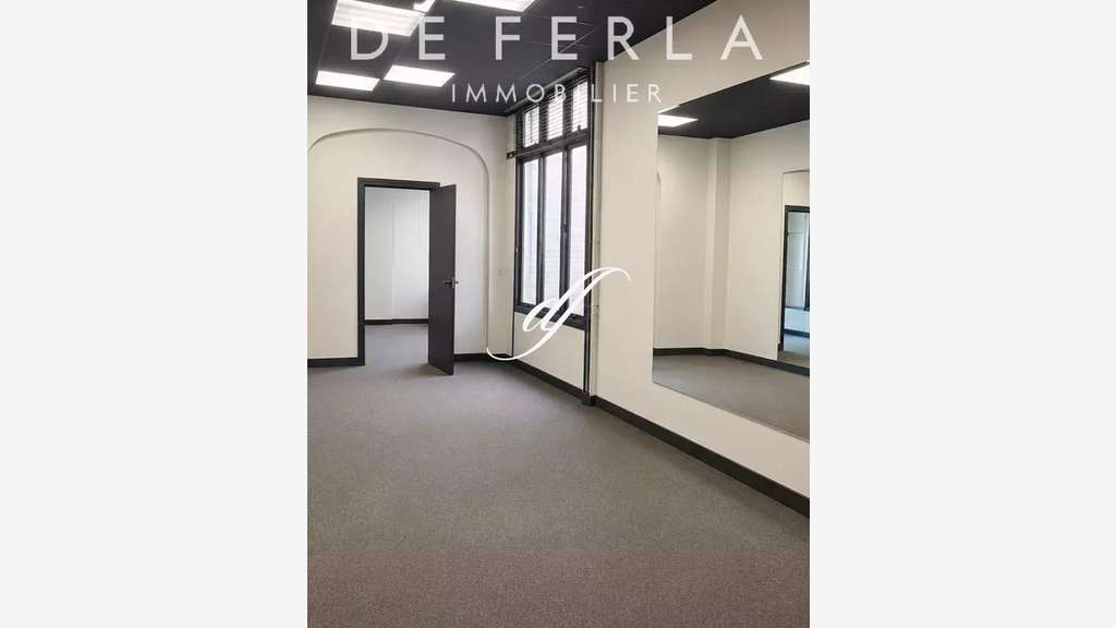 Vente bureau 56m² R+1 à Paris 8e Champs-Élysées