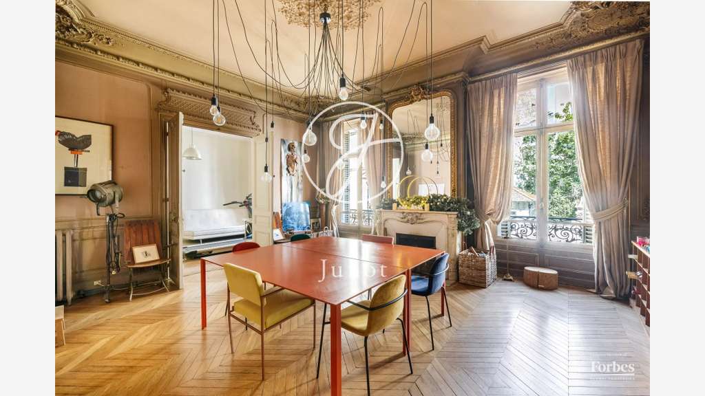 Local 239m² Paris 9e Blanche / Rue de Bruxelles  