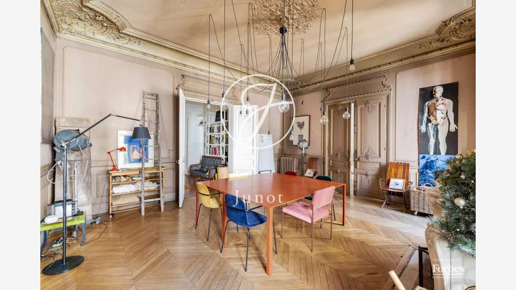 Local 239m² Paris 9e Blanche / Rue de Bruxelles  