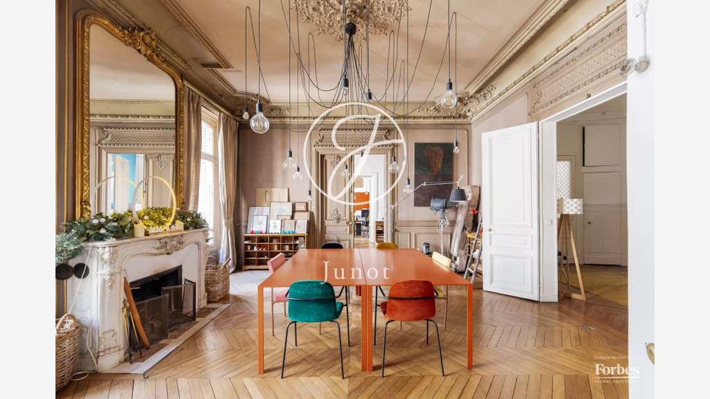 Local 239m² Paris 9e Blanche / Rue de Bruxelles  