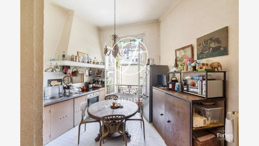 Local 239m² Paris 9e Blanche / Rue de Bruxelles  