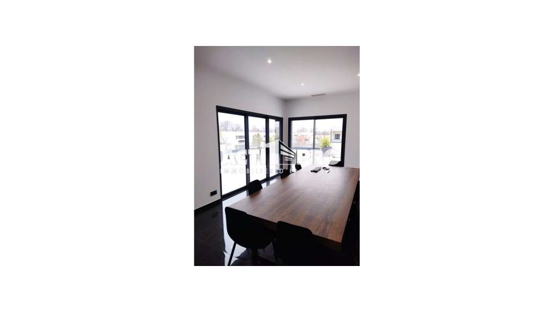 Vente bureaux 121m² + terrasse Pyrenees Orientales