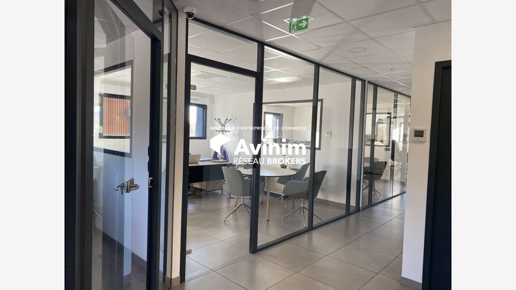 Bureau 600m² à Peyruis à vendre proche A51