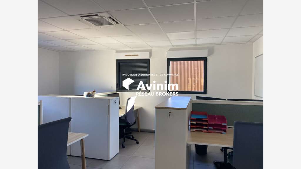 Bureau 600m² à Peyruis à vendre proche A51