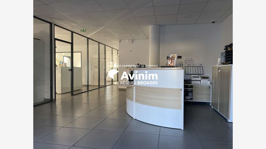 Bureau 600m² à Peyruis à vendre proche A51