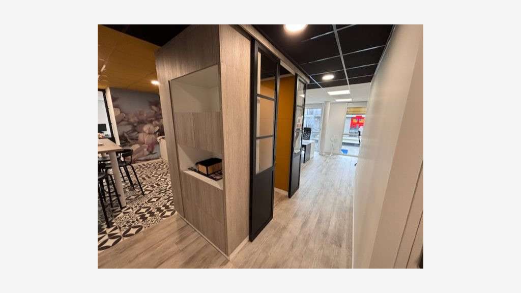Vente magnifiques bureaux loués R+1 à Vannes Ouest