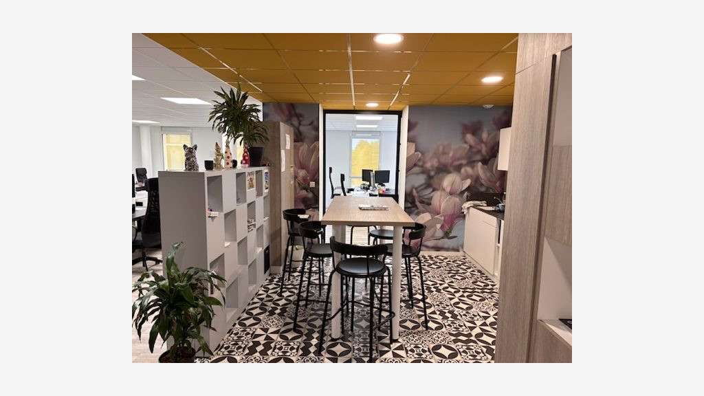 Vente magnifiques bureaux loués R+1 à Vannes Ouest