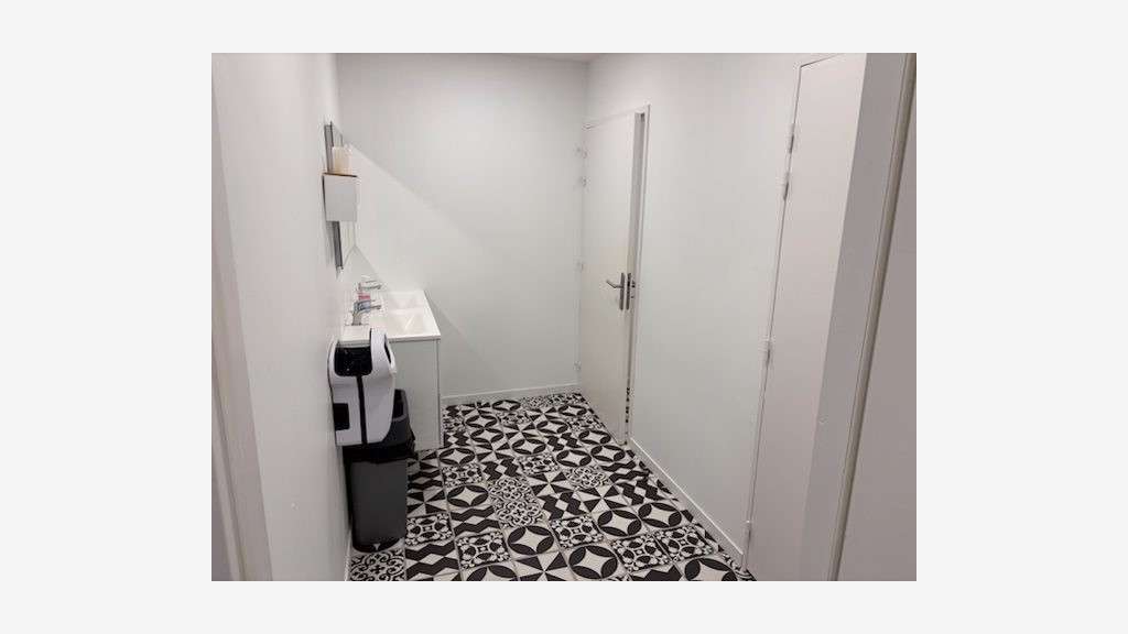 Vente magnifiques bureaux loués R+1 à Vannes Ouest