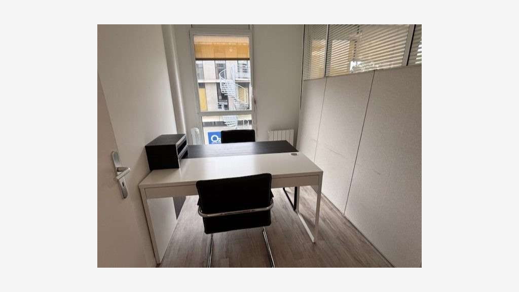 Vente magnifiques bureaux loués R+1 à Vannes Ouest