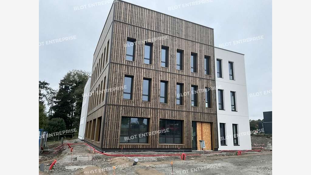 A vendre à louer bureaux 100m² ERP à Ploermel