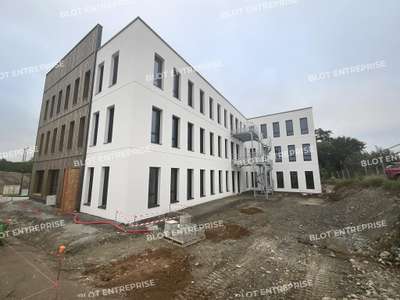 A vendre à louer bureaux 100m² ERP à Ploermel