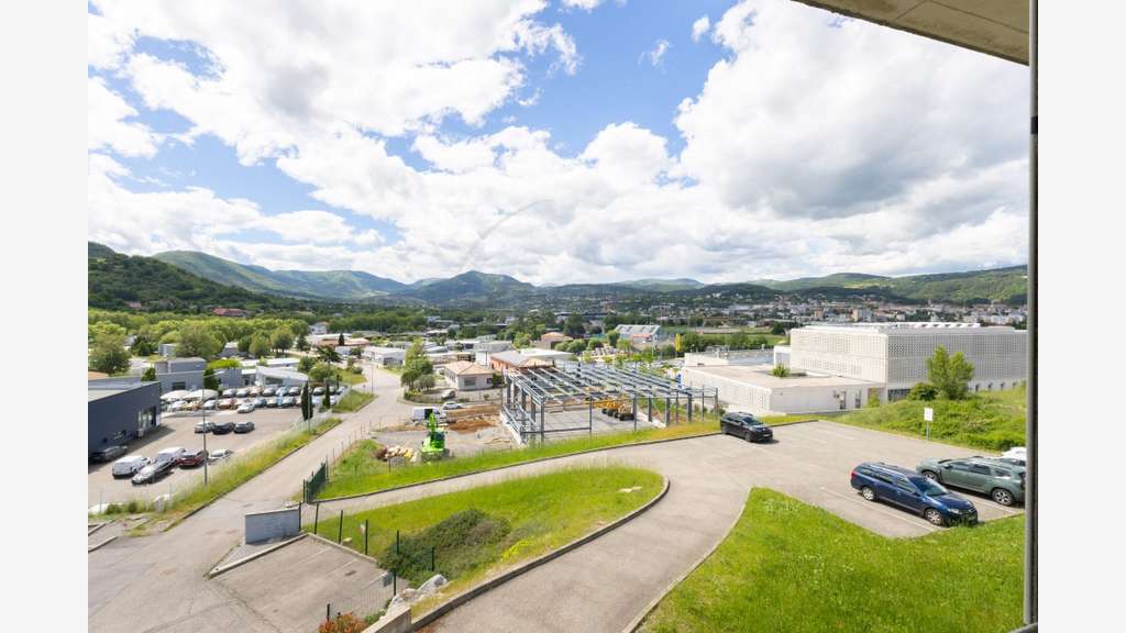 Immeuble de bureaux récent avec parking à Privas