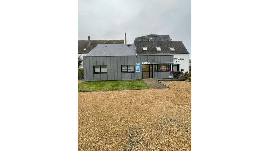 A vendre ancienne clinique vétérinaire au Faou