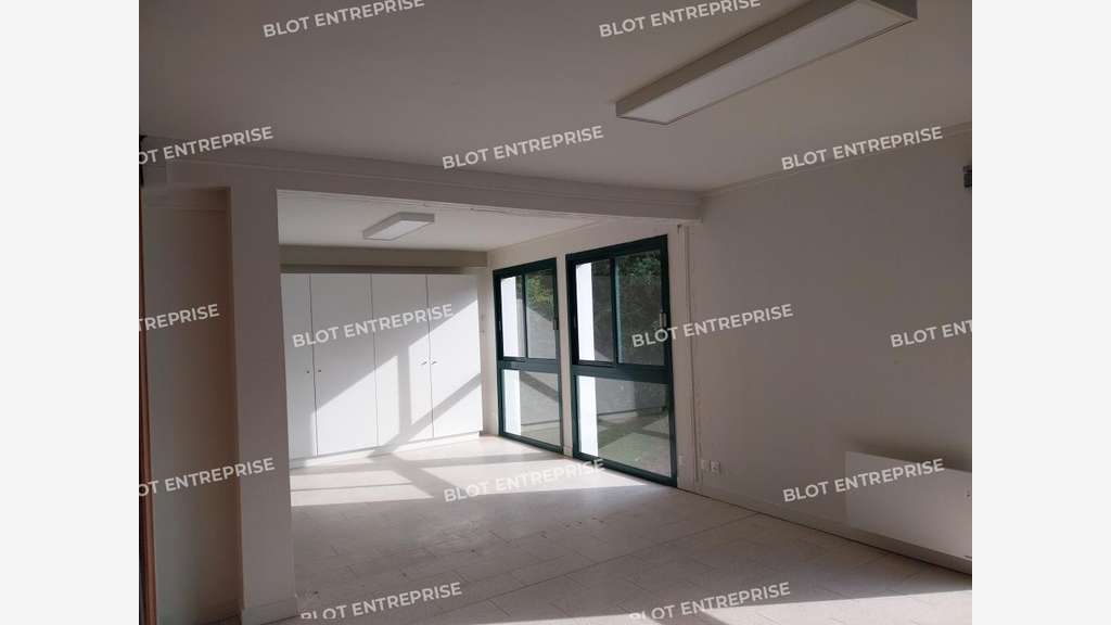 A vendre à louer bureaux 195m² Quimper Ludugris