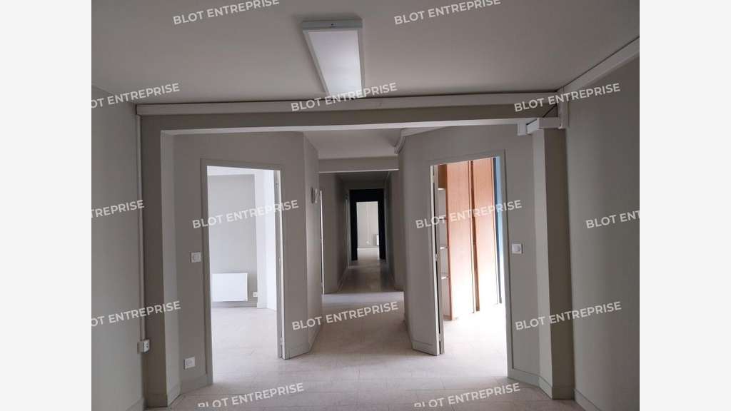 A vendre à louer bureaux 195m² Quimper Ludugris