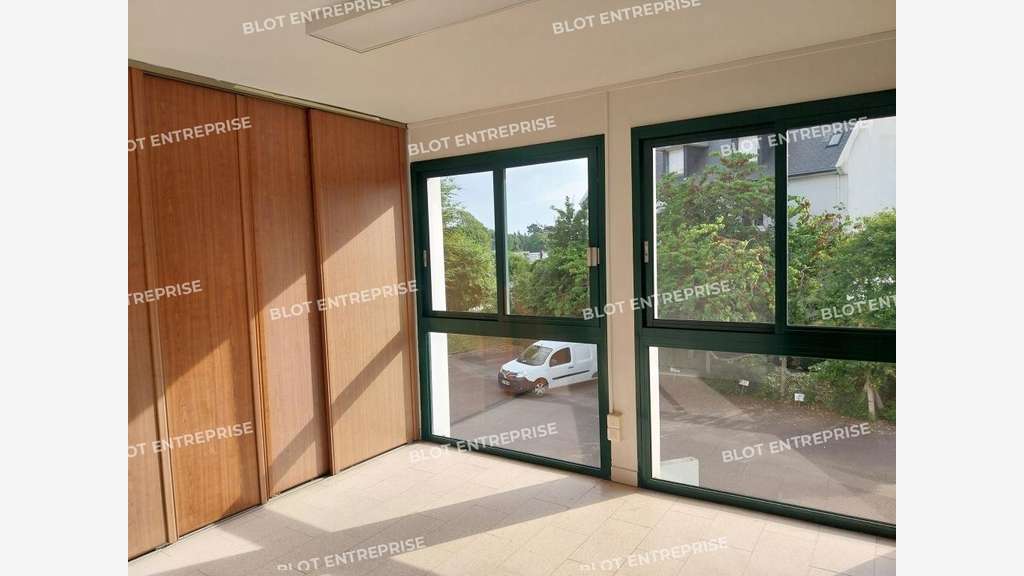A vendre à louer bureaux 195m² Quimper Ludugris