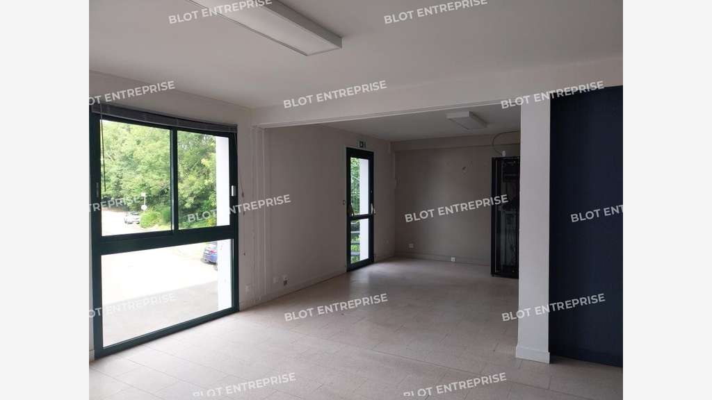 A vendre à louer bureaux 195m² Quimper Ludugris