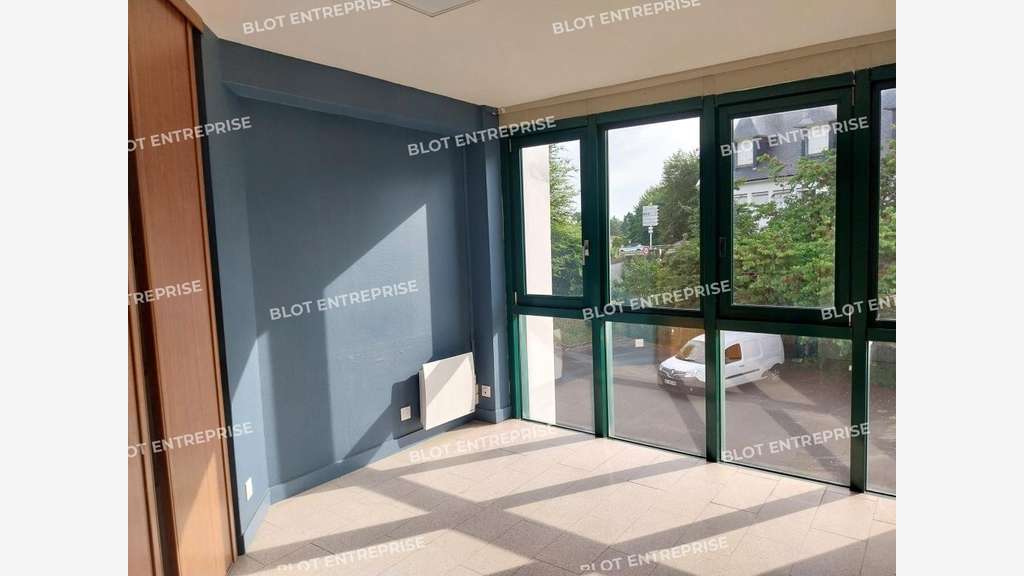 A vendre à louer bureaux 195m² Quimper Ludugris