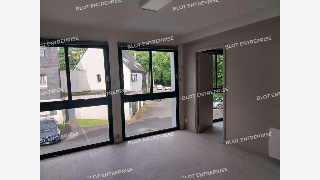 A vendre à louer bureaux 195m² Quimper Ludugris