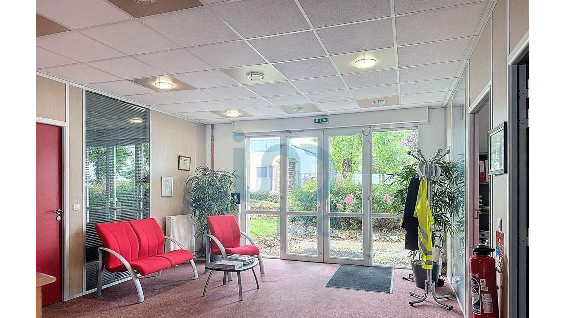 Vente bureaux 630m² avec parkings à Quincy-Voisins