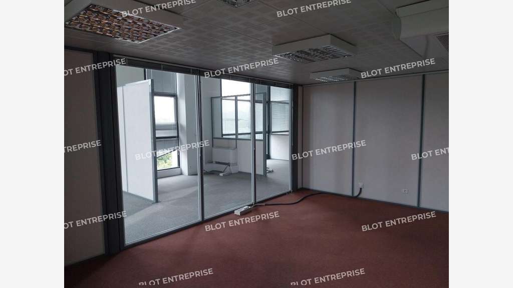 A vendre bureaux 550m² R+2 à Rennes ZI Ouest
