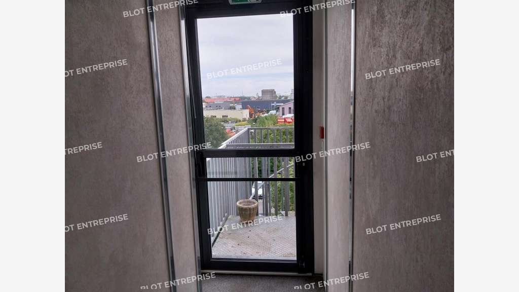 A vendre bureaux 550m² R+2 à Rennes ZI Ouest