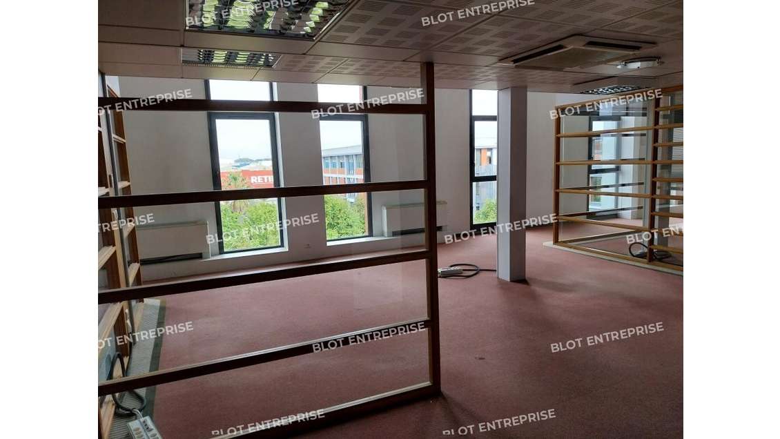 A vendre bureaux 550m² R+2 à Rennes ZI Ouest