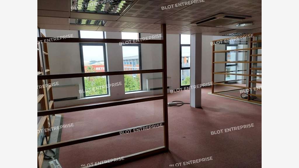 A vendre bureaux 550m² R+2 à Rennes ZI Ouest
