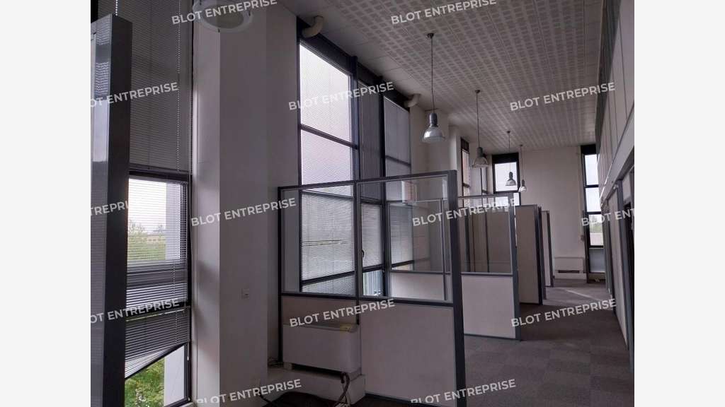 A vendre bureaux 550m² R+2 à Rennes ZI Ouest