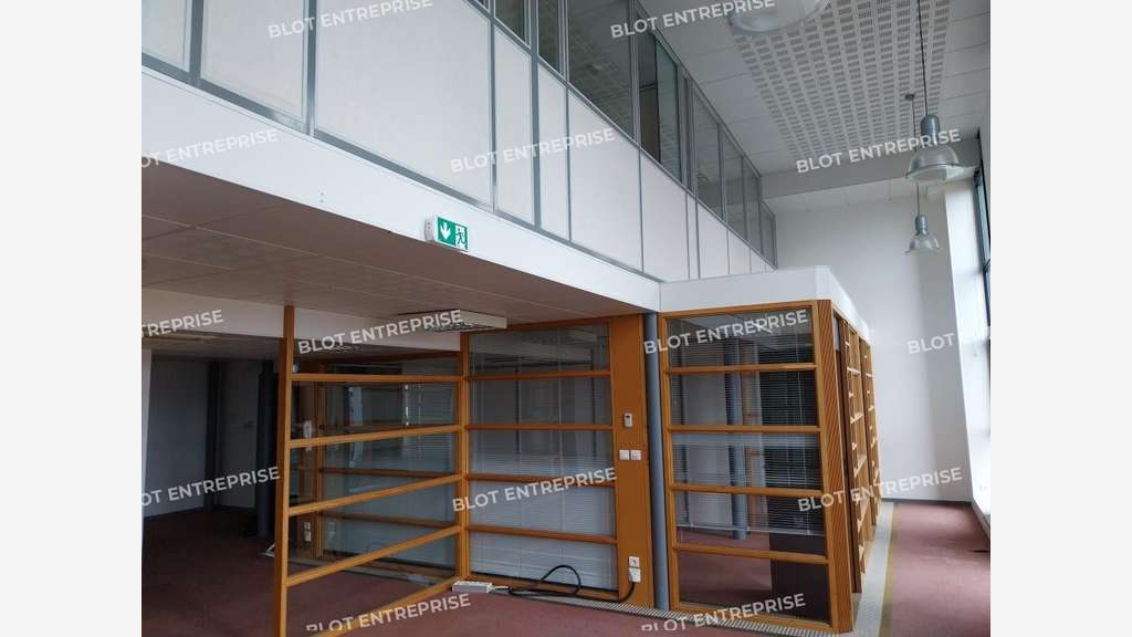 A vendre bureaux 550m² R+2 à Rennes ZI Ouest