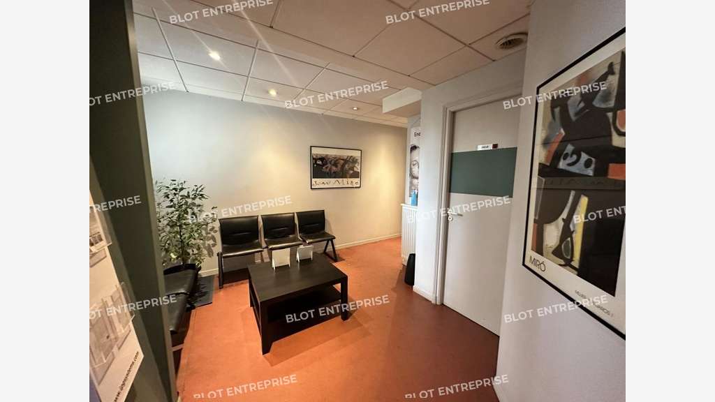 AV bureaux 79m² à centre comm la Poterie Rennes  