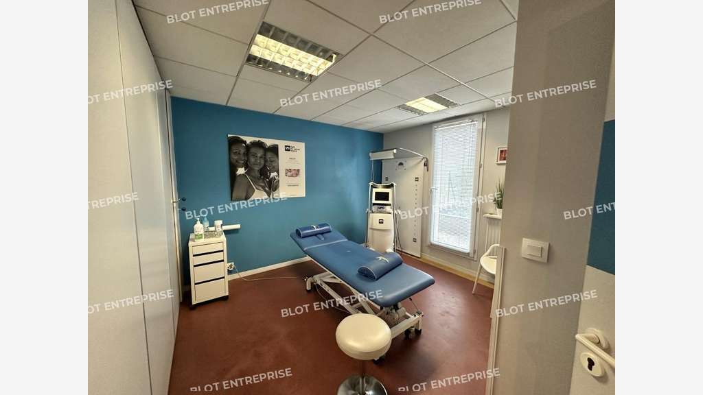 AV bureaux 79m² à centre comm la Poterie Rennes  