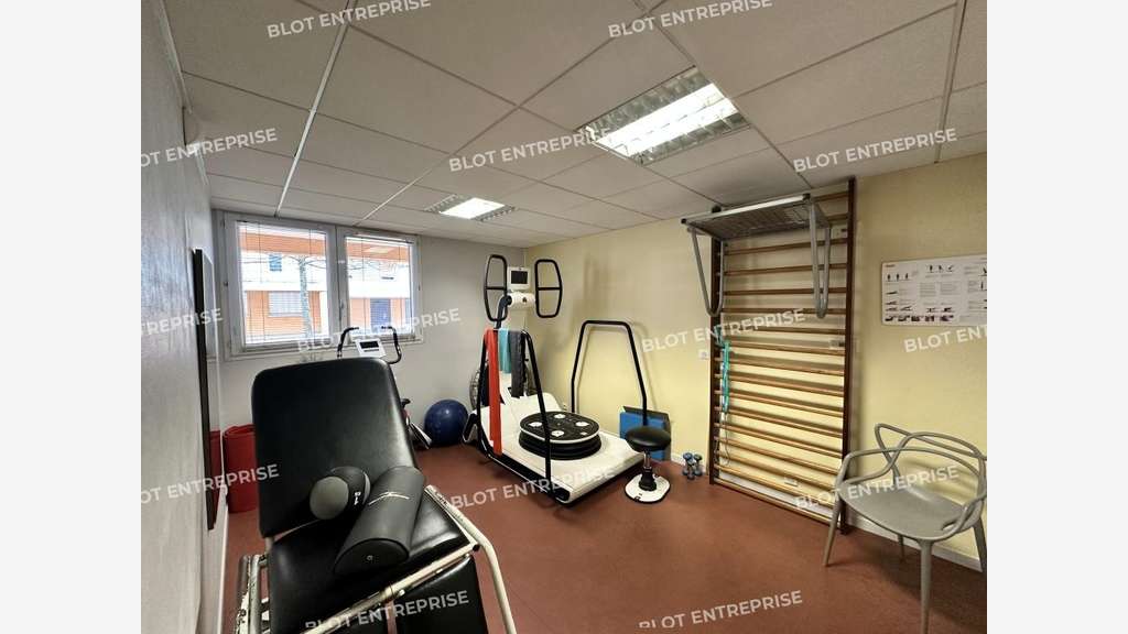AV bureaux 79m² à centre comm la Poterie Rennes  