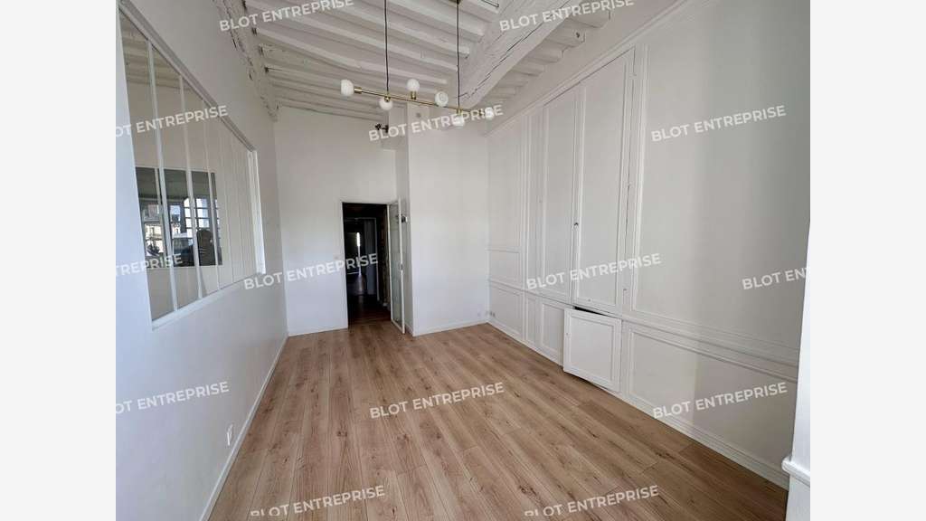 A VENDRE BUREAUX 111 m² CENTRE VILLE RENNES