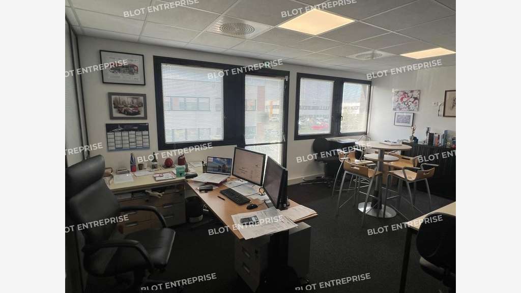 A vendre bureaux de 217m²+ parkings à Rezé