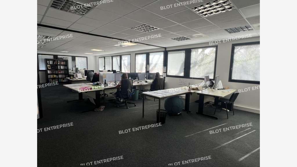 A vendre bureaux de 217m²+ parkings à Rezé