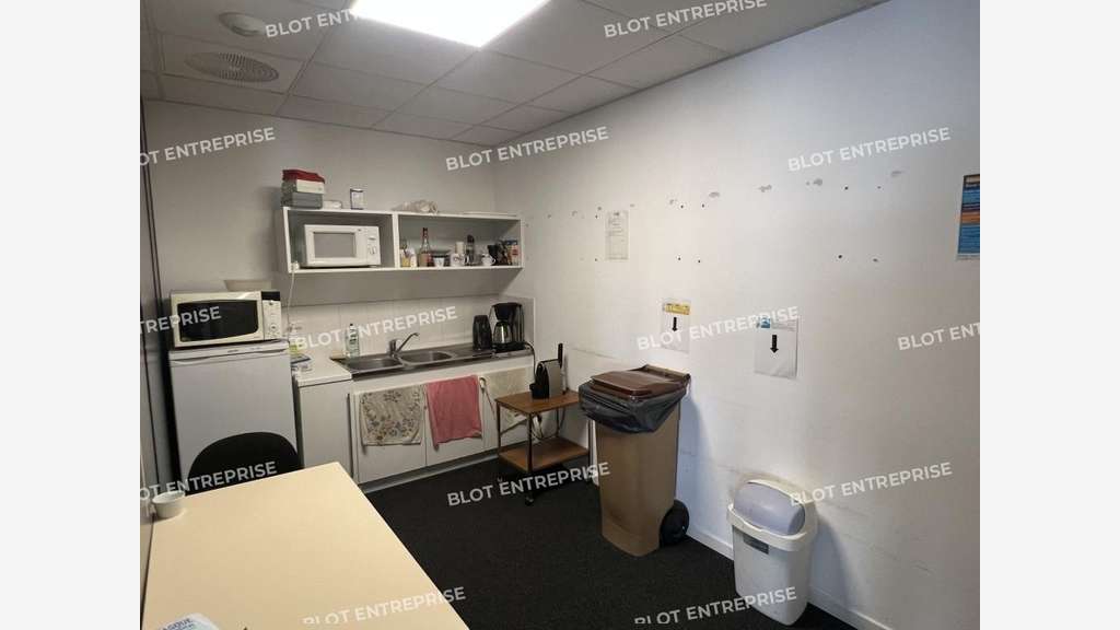A vendre bureaux de 217m²+ parkings à Rezé