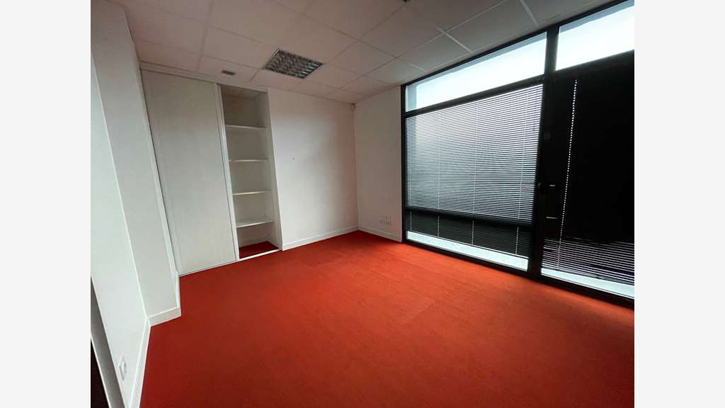 Vente bureaux 260m² zone dynamique Saint-Agathon