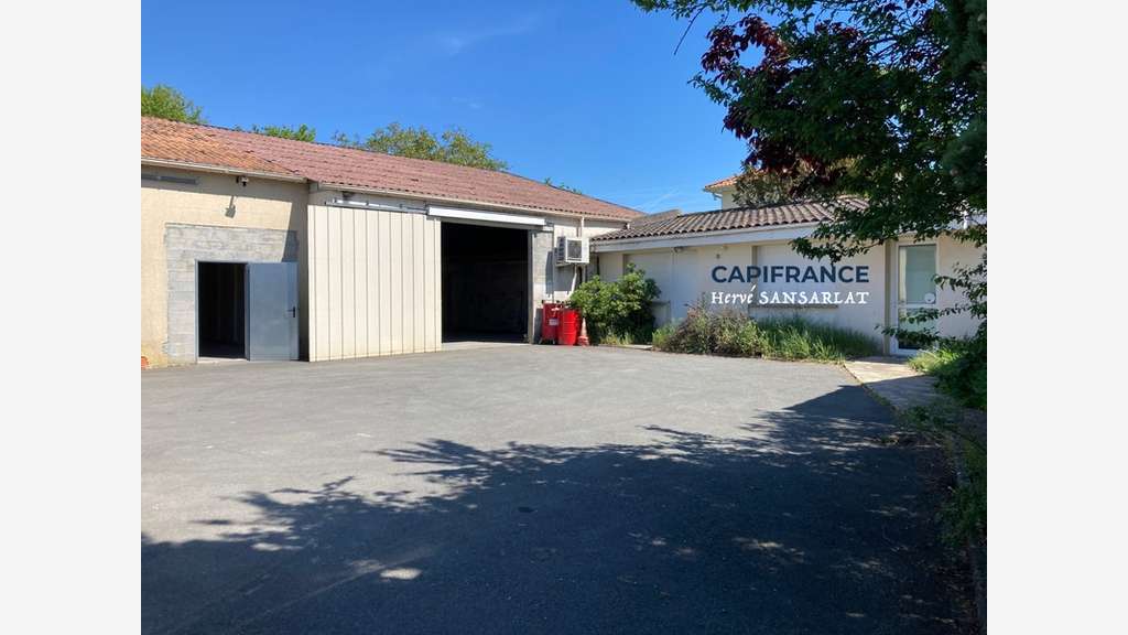Local 564m² à vendre à Saint-André-de-Cubzac