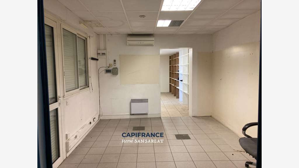 Local 564m² à vendre à Saint-André-de-Cubzac