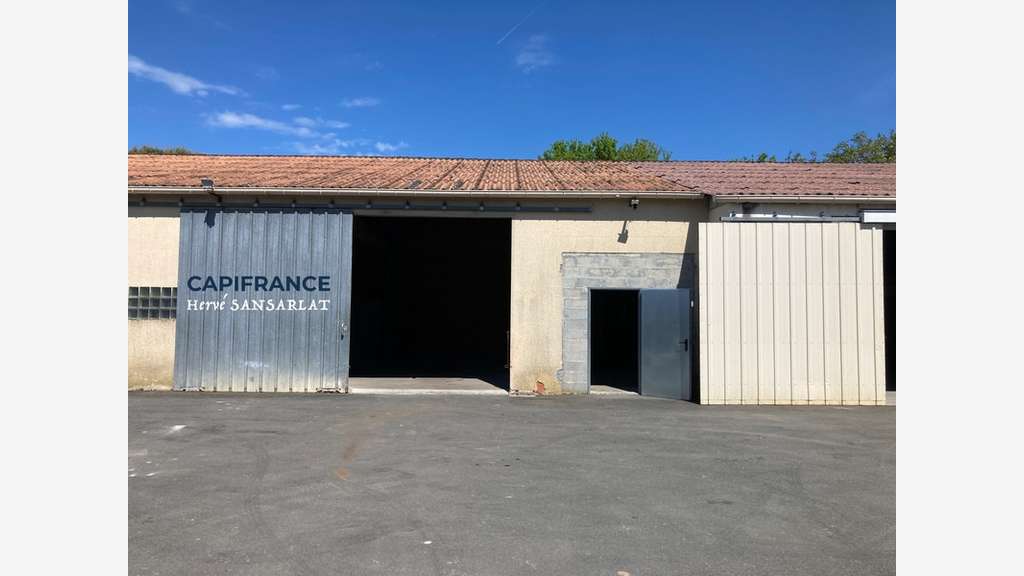 Local 564m² à vendre à Saint-André-de-Cubzac
