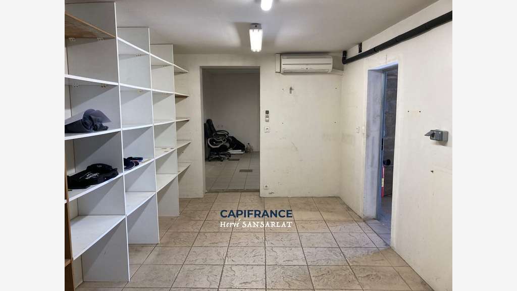 Local 564m² à vendre à Saint-André-de-Cubzac