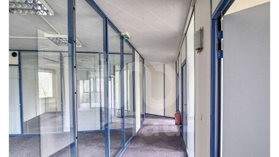 Vente bureaux 1 096m² au 1er étage à Saint Aubin
