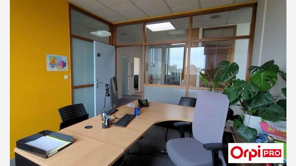 A vendre bureaux 4606m² sur 2 étages à St-Brieuc