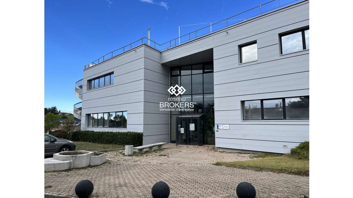 Vente bâtiment tertiaire atypique ZI Croix Bayard