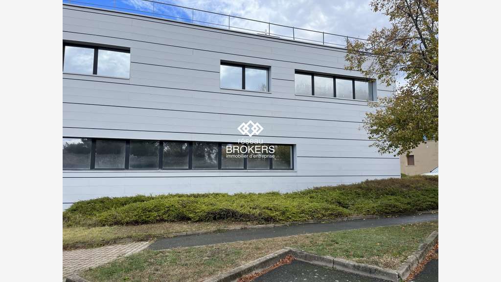 Vente bâtiment tertiaire atypique ZI Croix Bayard