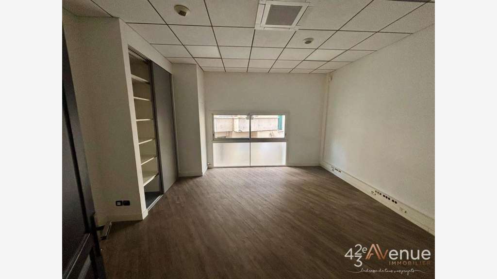 Vente bureau 275m² d'angle Saint-Etienne Bellevue