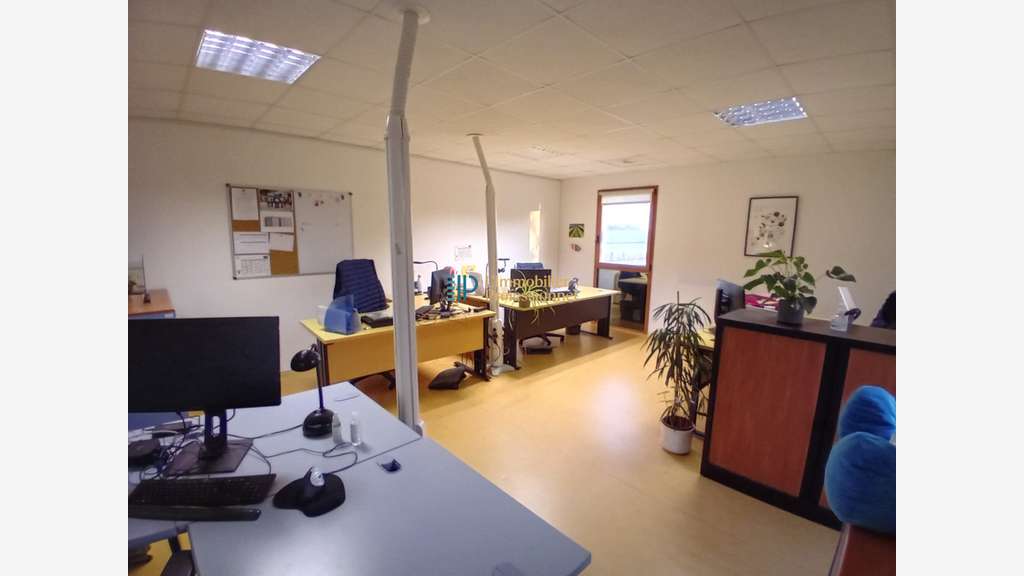 Immeuble bureaux 764m² à vendre ZI Saint Evarzec