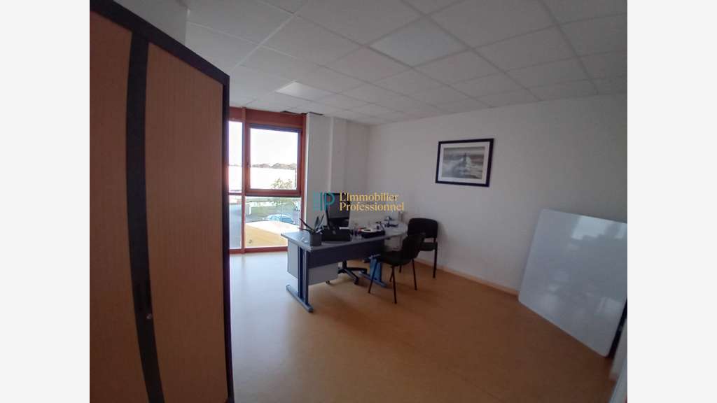 Immeuble bureaux 764m² à vendre ZI Saint Evarzec